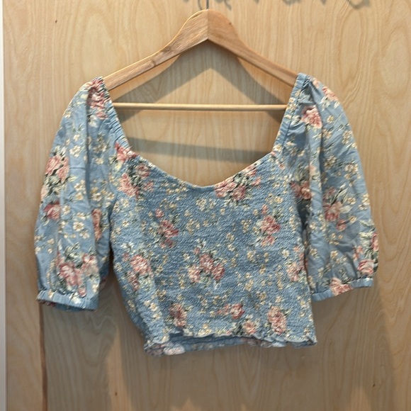 American Eagle Blouse Smocked Blue Floral Cottage NWT Size Large - Picture 2 of 5